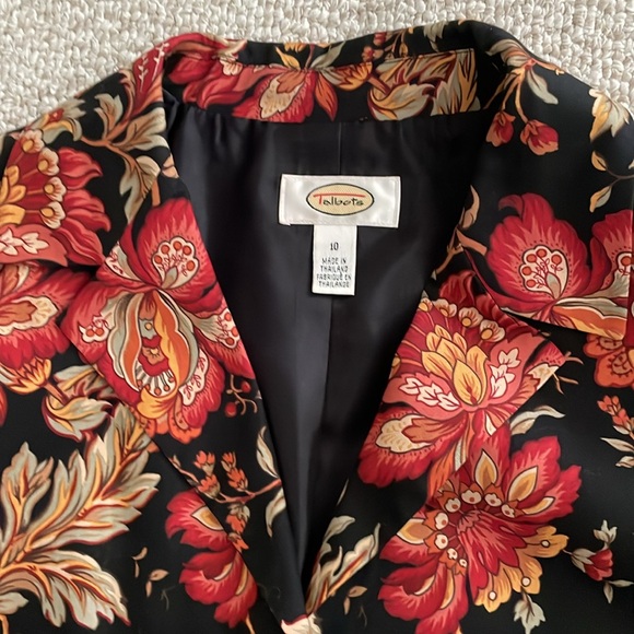 Talbots Beautiful Light Blazer Size 10 in great condition. - Picture 2 of 9